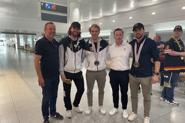 Geschäftsführer Claus Liedy und Sportdirektor Tim Regan haben unsere Jungs heute persönlich am Flughafen willkommen heißen.