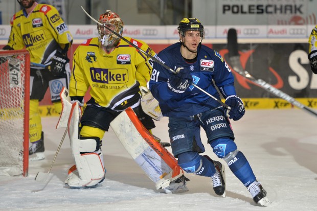 Tomas Kubalik (here in a game versus Krefeld) will dress the Panther jersey next season. Foto: ST-Foto.de / Johannes TRAUB  