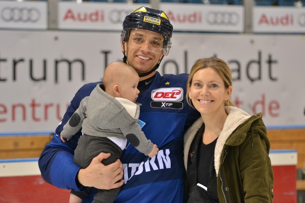 Brian Salcido with his family. Foto: ST-Foto.de / Johannes TRAUB  