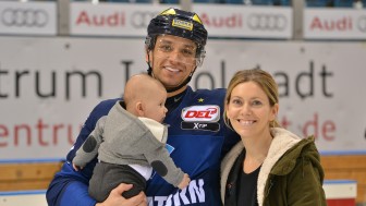 Brian Salcido with his family. Foto: ST-Foto.de / Johannes TRAUB Brian Salcido with his family. Foto: ST-Foto.de / Johannes TRAUB