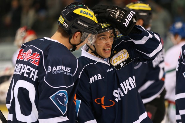 Marc Schmidpeter (links) und Fabio Wagner waren am Wochenende mit dem EV Landshut erfolgreich. Foto: Stefan Bösl / kbumm.de