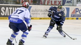 Michel Périard (rechts, hier in einem Spiel gegen Schwenningen) hat eine fantastische Bilanz gegen Hamburg. Foto: Stefan Bösl / kbumm.de Michel Périard (rechts, hier in einem Spiel gegen Schwenningen) hat eine fantastische Bilanz gegen Hamburg. Foto: Stefan Bösl / kbumm.de
