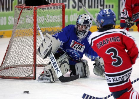 ERC Ingolstadt Kleinschüler - Grafing - Goalie Matthew Waite jun. hatte viel zu tun. 0:6 Niederlage gegen zu starke Grafinger