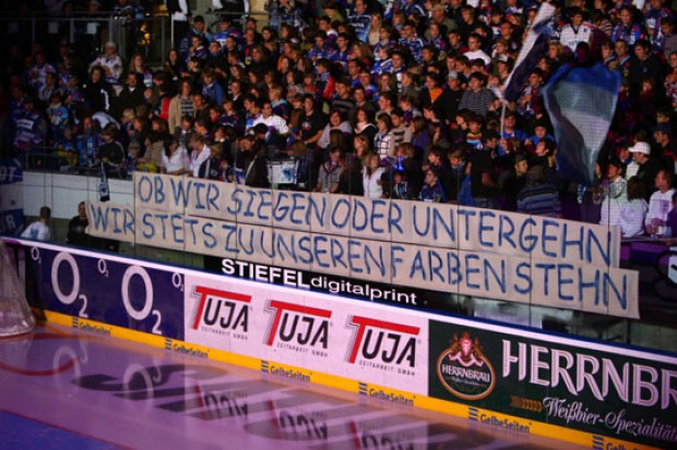 Die Panther hoffen auf die Unterstützung von den Rängen: Heute kommt Hans Zach mit seinen Scorpions in die Saturn-Arena.