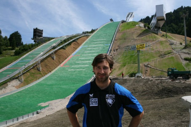 Nartin Hinterstocker vor der Skisprungschanze in Garmisch-Partenkirchen. Foto: Oliver Bauer 