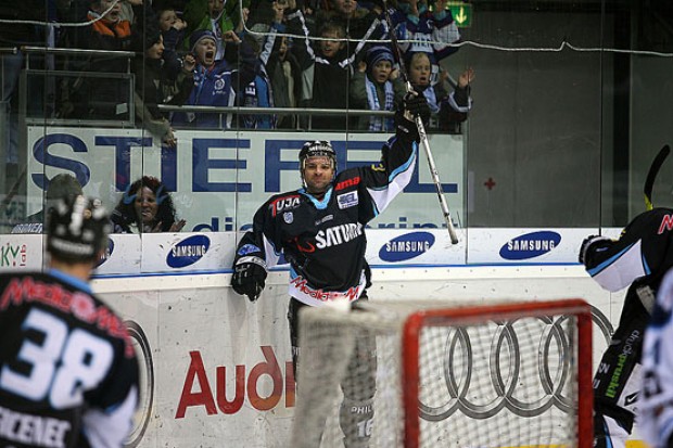 Raubkatzenduell heute in der Saturn-Arena: Die Panther empfangen die Straubing Tigers. Foto: kbumm