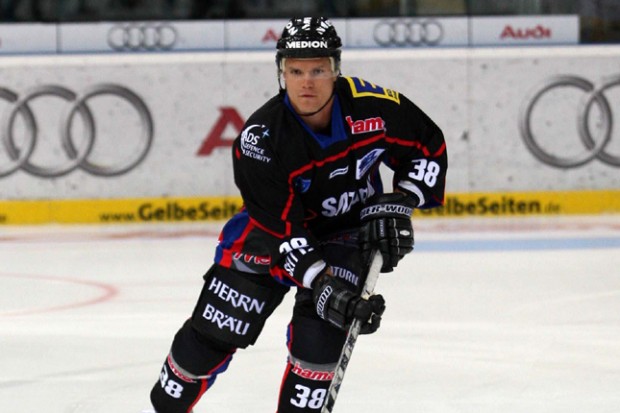 Jakub Ficenec hat heute die deutsche Staatsbürgerschaft erhalten. Foto: Bösl