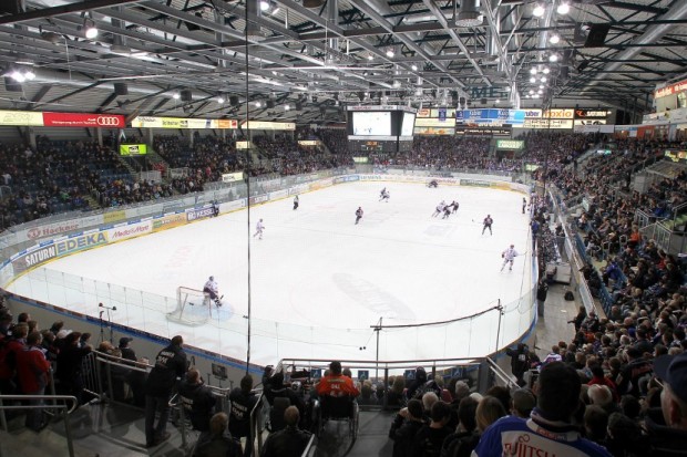 Die Saturn Arena wird immer mehr zur Festung! Foto: Bösl - www.kbumm.de