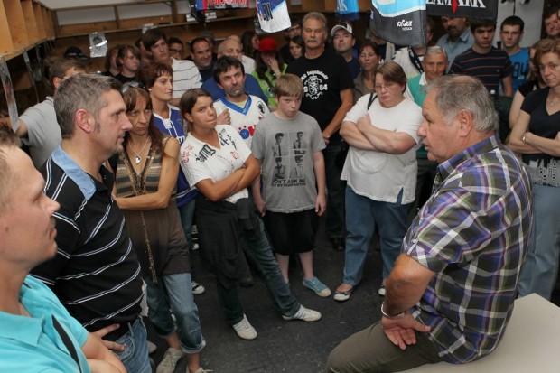 Eugen Schauppel bei den Führungen durch die alten Katakomben. Foto: Bösl - www.kbumm.de
