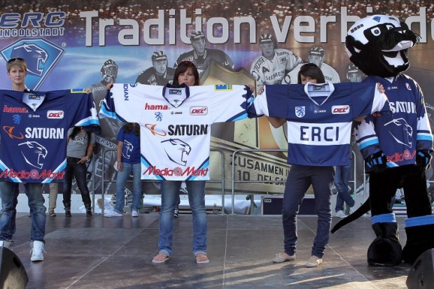 Die Trikots der neuen Saison. Foto: Bösl - www.kbumm.de