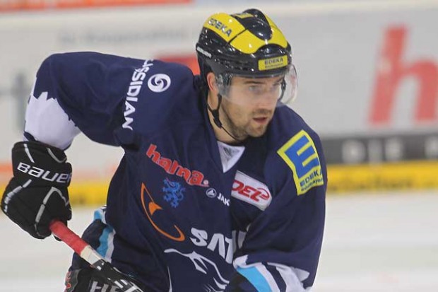 Stephan Retzer bestreitet heute Abend sein 700. DEL- Spiel! Foto: Bösl - www.kbumm.de