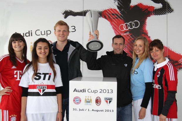 Markus Janka und Alexander Oblinger mit dem Pokal des Audi Cups 2013...