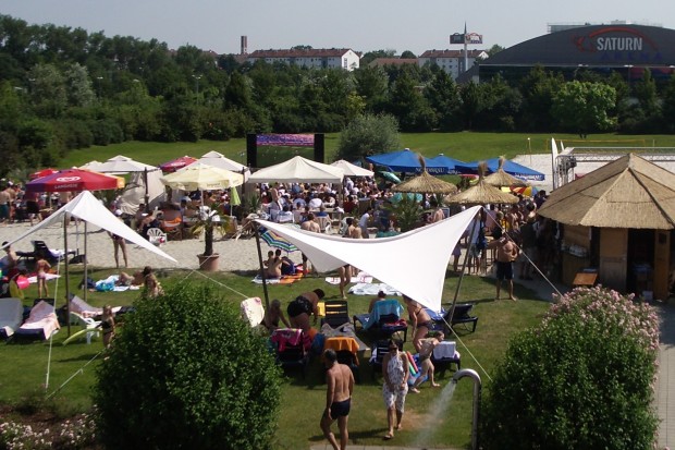 Public Viewing direkt neben der Arena - wie hier bei der Fußball-EM.