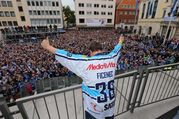 Thank, Jakub! Ficenec (here at the Championship celebration 2014) ends his outstanding career. Fotos: Stefan Bösl - www.kbumm.de