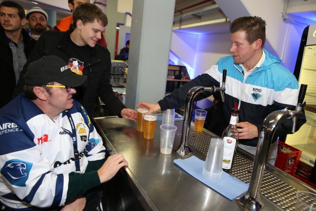 Patrick Köppchen am Bierausschank...