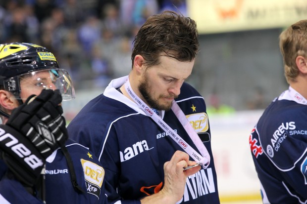 Petr Taticek with the medal every player has gotten. Foto: Stefan Bösl / kbumm.de