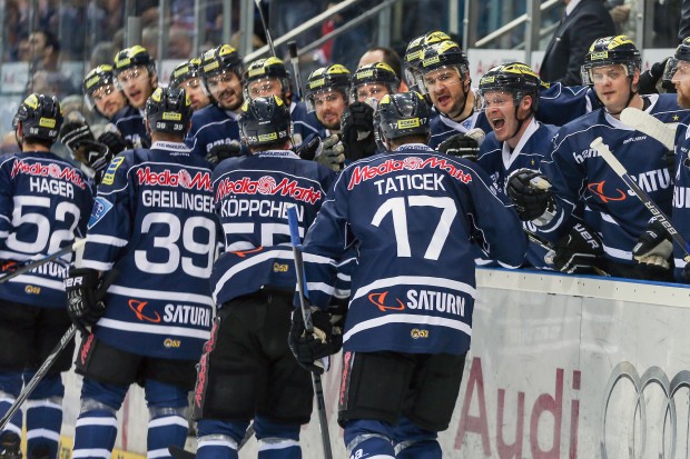 Mit einer hervorragenden Mannschaftsleistung hat der ERC 5:2 gegen die Adler Mannheim gewonnen. Foto: Stefan Bösl / kbumm.de