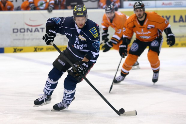 Patrick Hager (Archivbild) entwischte den Wolfsburgern und traf zum letztlichen game winning goal. Foto: Stefan Bösl / kbumm.de