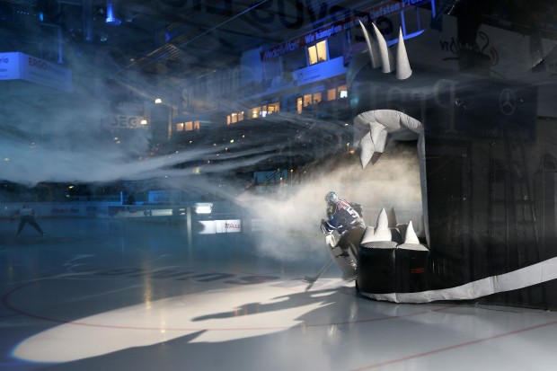 Wenn Pielmeier & Co. das Eis betreten, kocht die Saturn Arena. Und Sie können dabei sein...

Foto: Bösl