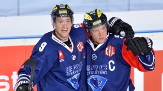 Brandon Buck (left), Patrick Köppchen and their Panthers await skilled teams in Champions Hockey League. Foto: City Press