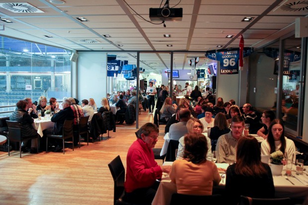 Die Panther Sportsbar lohnt jederzeit den Besuch, nicht nur beim Panther Dinner. Foto: Jürgen Meyer