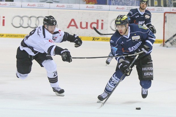 Two aces: Ryan MacMurchy (right) versus Nuremberg's Steve Reinprecht. Foto: Jürgen Meyer