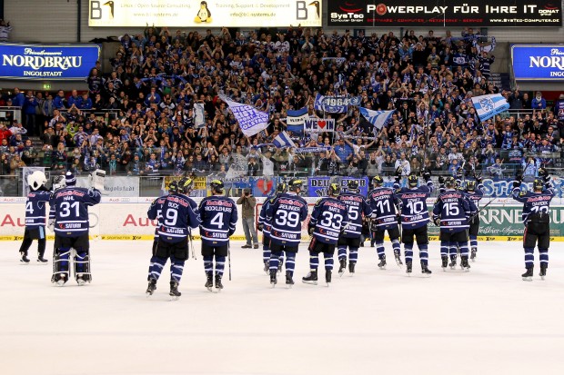 Dabei sein, beim Halbfinale in der blauen Festung. Foto: Jürgen Meyer