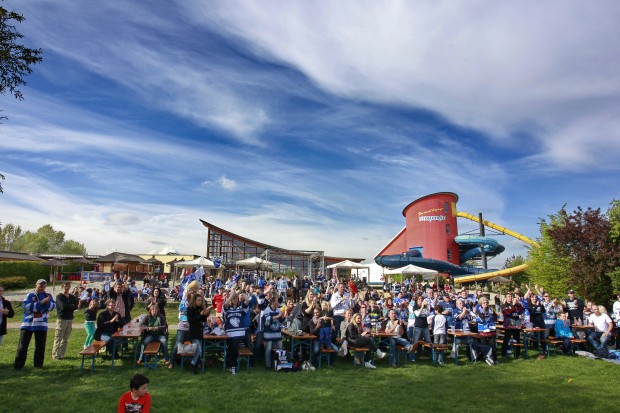 Mitfiebern im Finale mit anderen Panther-Fans, das ist auch beim Public Viewing im WONNEMAR Beach Club wieder möglich. Foto: Staron