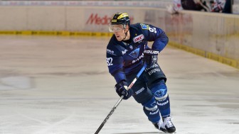 Alexander Barta is a skilled center-men and is about to complete 600 games in German DEL. Foto: Strisch/Traub Alexander Barta is a skilled center-men and is about to complete 600 games in German DEL. Foto: Strisch/Traub