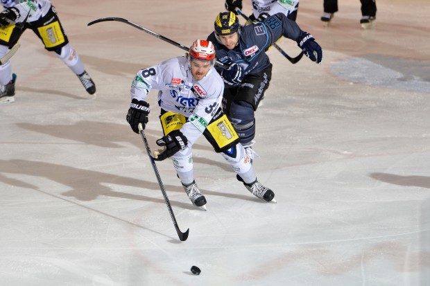 Der ERC verliert auch das zweite Saisonspiel in Schwenningen. Foto (Archiv): st-foto.de / Traub