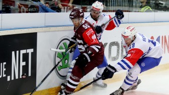 Sparta Prag (hier mit Meisterpanther Robert Sabolic in einem CHL-Spiel gegen Zürich) heißt der Gegner zur Saisoneröffnung. Foto: Sparta Prag (Champions Hockey League) via Getty Images 