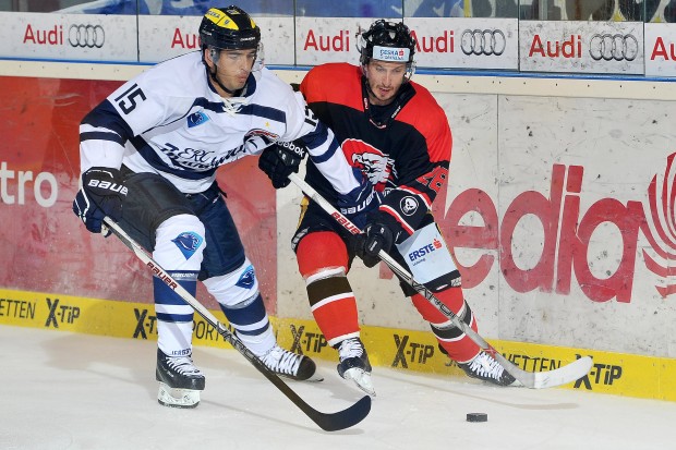 ERC (John Laliberte, left) met Lubomír Štach's Orli Znojmo for season opening. Znojmo had an outstanding season in EBEL. Foto: st-foto.de / Strisch-Traub