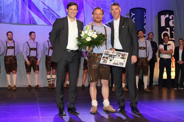 Björn Barta bei der Verabschiedung mit Claus Gröbner und Kurt Kleinendorst. (Foto: Meyer)