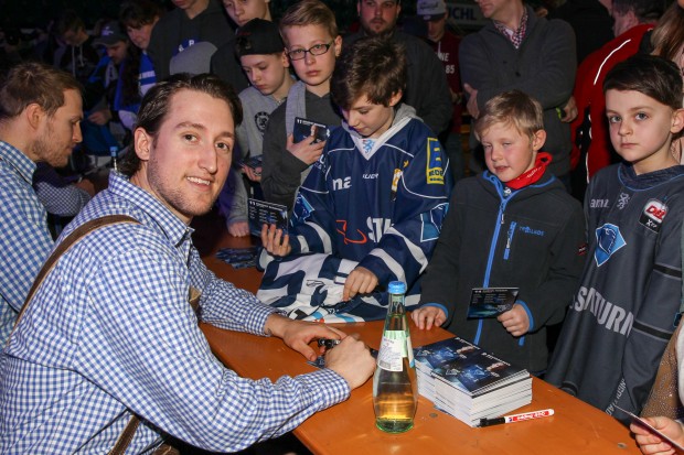 Brandon Buck und seine Panther schrieben über 2 Stunden Autogramme (Foto: Meyer)