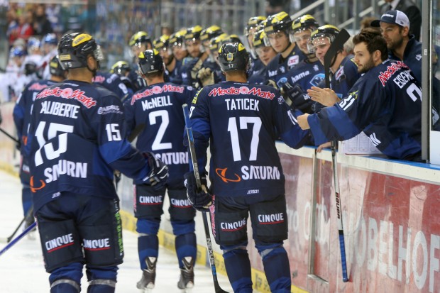 Hinter jedem Team stehen fleißige Betreuer. Foto: Jürgen Meyer / kbumm.de