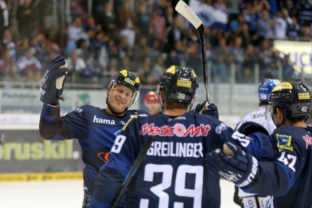 Die Panther spielen gutes Eishockey. Auch wegen der Vitalstoffe von LaVita. Foto: Jürgen Meyer / kbumm.de
