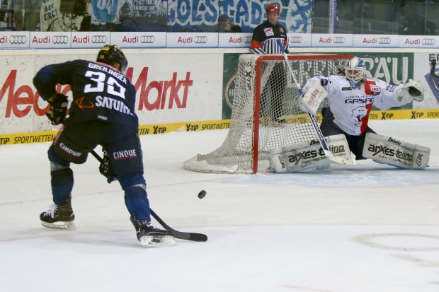 ERC-Topscorer Thomas Greilinger will auch gegen die Eisbären jubeln... (Bild: Meyer)