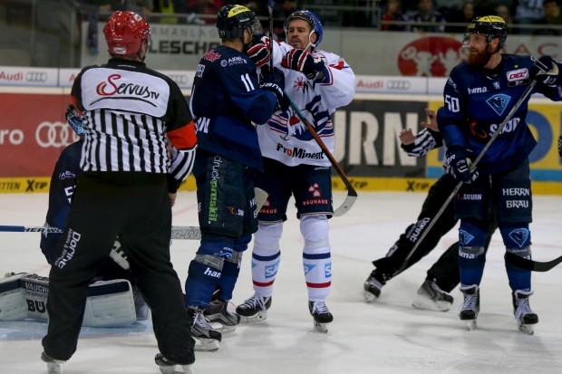 Die Adler Mannheim gewannen die Partie mit 0:4. Foto: Jürgen Meyer / kbumm.de