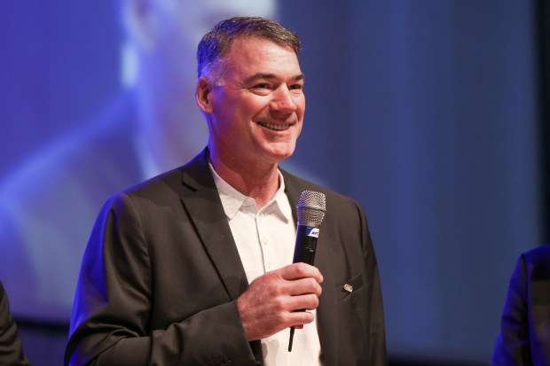 Kurt Kleinendorst gut gelaunt auf der Saisonabschlussfeier des ERC in der Saturn Arena (Foto: Meyer)