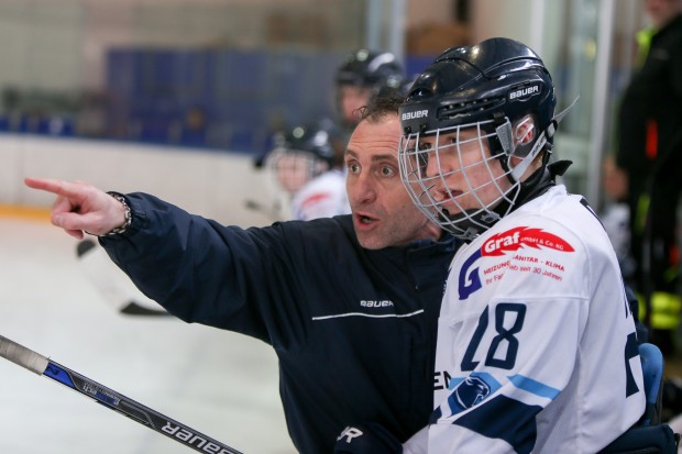 "Mit Petr Bares hat das Projekt Schwung aufgenommen", sagt Sportdirektor Jiri Ehrenberger über den hauptamtlichen Nachwuchskoordinator. Foto: Jürgen Meyer / kbumm.de