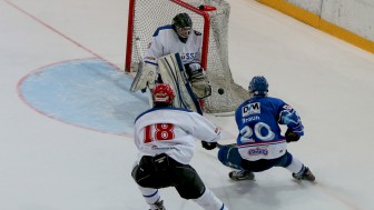 Attacke! Die U19 bestreitet am heutigen Samstag das erste DNL-Spiel ihrer Geschichte. Foto: Jürgen Meyer / kbumm.de Attacke! Die U19 bestreitet am heutigen Samstag das erste DNL-Spiel ihrer Geschichte. Foto: Jürgen Meyer / kbumm.de