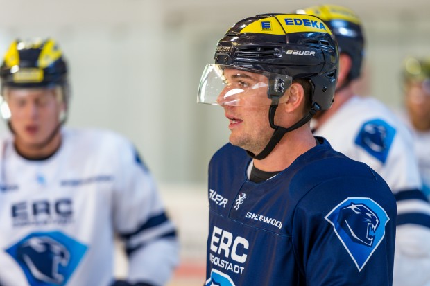 Jared Ross (hier in einem Foto aus dem Trainingslager in Latsch) traf Sekunden vor der zweiten Pause. Doch die Kaufbeurer steckten danach nicht auf. Foto: Markus Fischer / mfipics.de