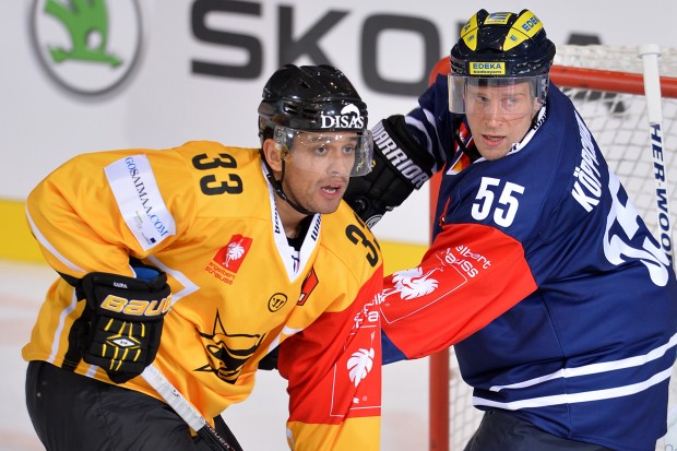 Brian Salcido (links) und Panther-Kapitän Patrick Köppchen kennen sich schon aus der vorigen Saison der Champions Hockey League (CHL). Nun sind sie Mannschaftskameraden. Foto: City Press