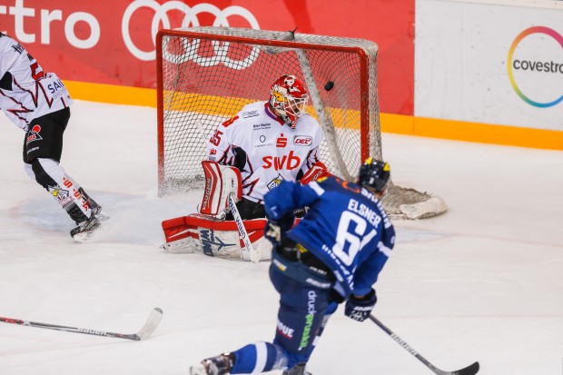 With positive images in their heads (like David Elsner's goal in game 1), the Panthers travel to game 2. Foto: Oliver Strisch / st-foto.de