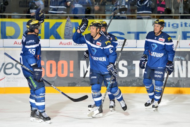 Darryl Boyce (Zentrum) erzielte zwei Tore beim 4:3 gegen Iserlohn. Foto: Traub / st-foto.de