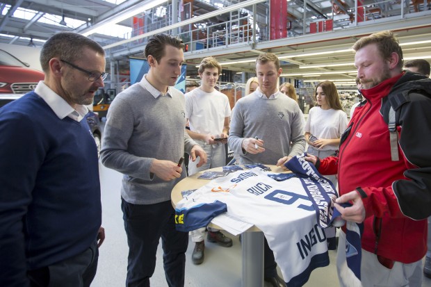 Autogrammstunde mit den Audi-Mitarbeitern im Werk Ingolstadt. Foto: Audi