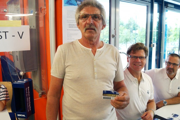 "Mit der Familie" geht Heinrich Scheuermeyer zu den Panthern (siehe Fließtext).