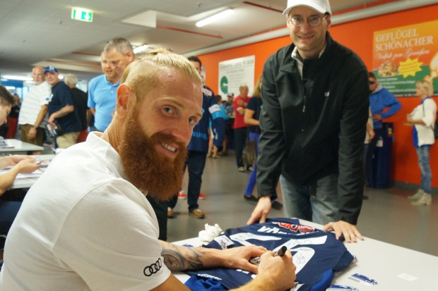 Thomas Pielmeier war als Autogrammgeber gefragt...