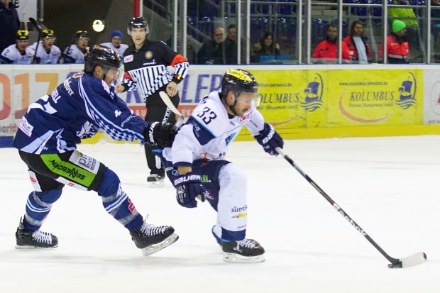 Kein Weg vorbei: Straubing stand kompakt und schlug wo möglich eiskalt zu. Foto: Straubing Tigers via City Press