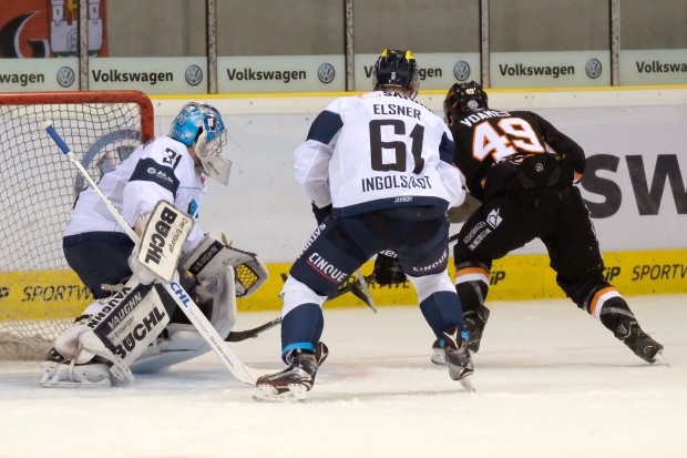 Marco Eisenhut (links) und sein Team spielte stark, gingen gegen Wolfsburg aber leer aus. Foto: Grizzlys Wolfsburg via City Press